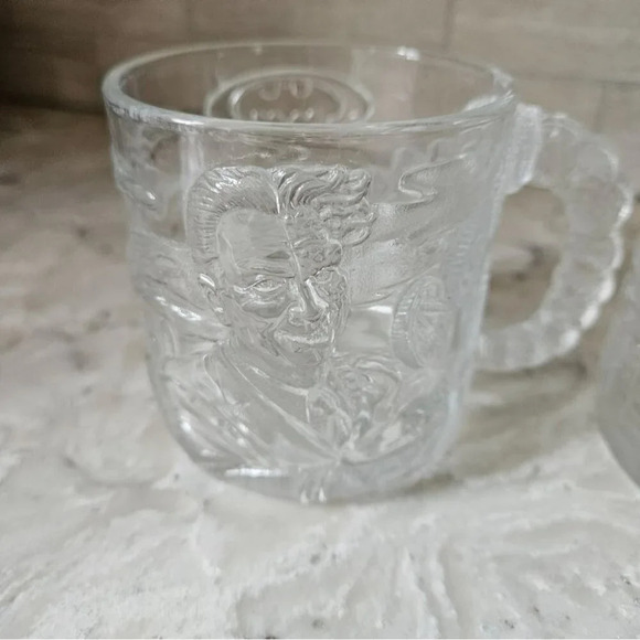 Set of 2 Vintage 1995 McDonald's Batman Forever Two-Face 3D Glass Mugs - Picture 2 of 4